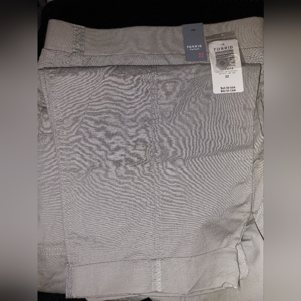 Grey poplin utility crop 22